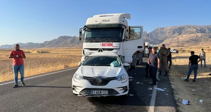 Şırnak’ta Tır otomobili metrelerce sürükledi: 1 ölü, 2 yaral