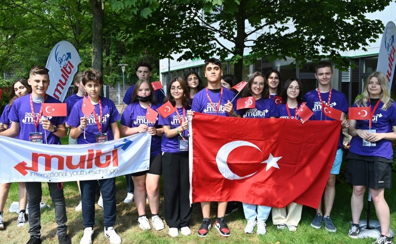 Mersin Büyükşehir’in Almanya ya gönderdiği öğrenciler kente dönüş yaptı