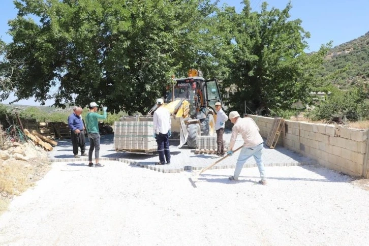 Şehitkamil Belediyesi Cerityeniyapan’da, tüm yolları kilitli parke taşıyla döşenecek