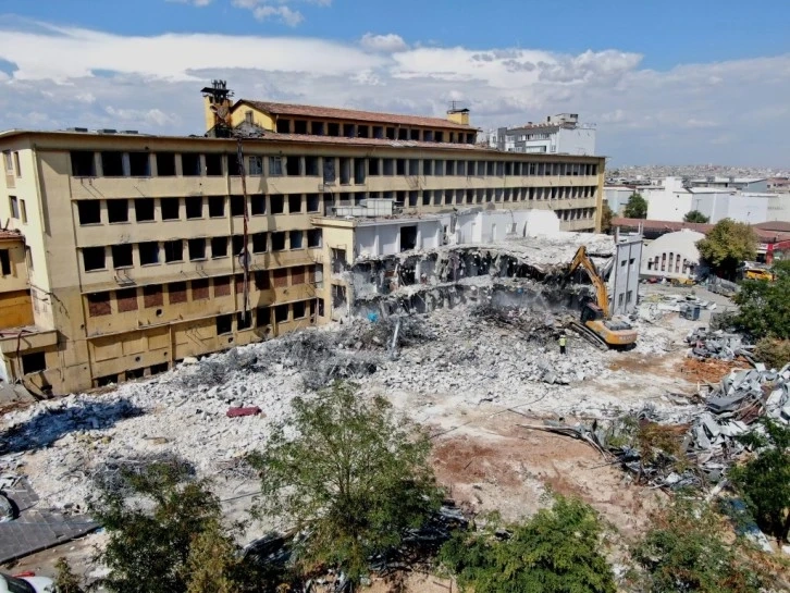 Gaziantep’in 71 yıllık  ilk devlet hastanesi yıkılıyor