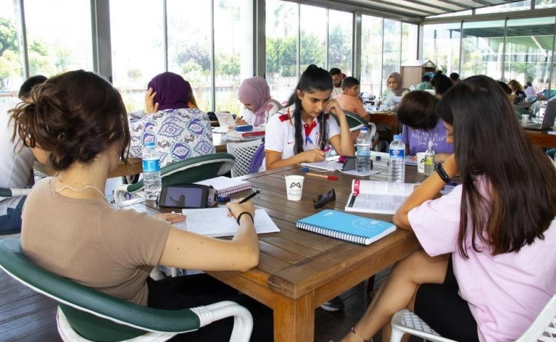 Mersin Büyükşehir Belediyesi Kütüphanesi öğrencilerin uğrak yeri oldu