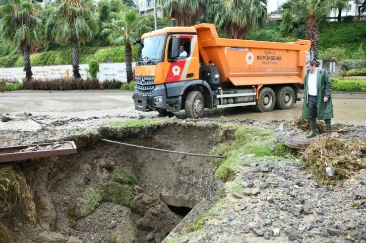 Samsun Valisi uyardı  “Yağmur sabaha kadar sürecek, herkesin teyakkuz halinde olmasını istiyorum”