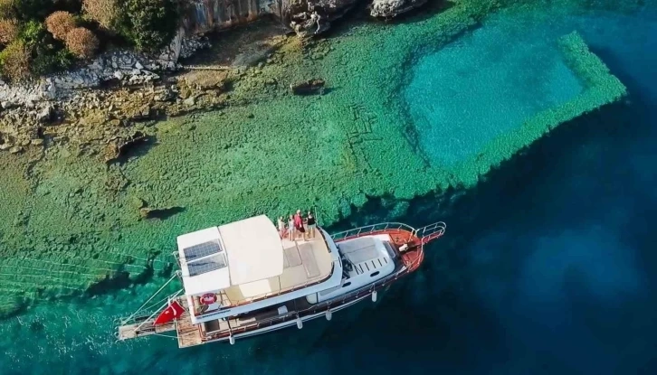 Akdeniz de bin 500 yıl önce  depremle birlikte denizin yuttuğu şehir tekne turlarının merkezi oldu