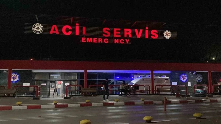 İzmir de alacak-verecek kavgası 8 yerinden bıçaklandı