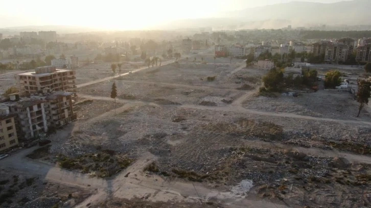 Enkazın kaldırılmasıyla Hatay hayalet şehre döndü