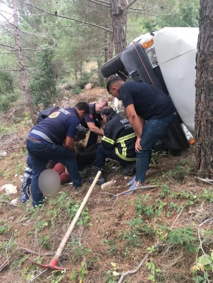 Hatay'da Otomobil uçuruma yuvarlandı: 3 yaralı