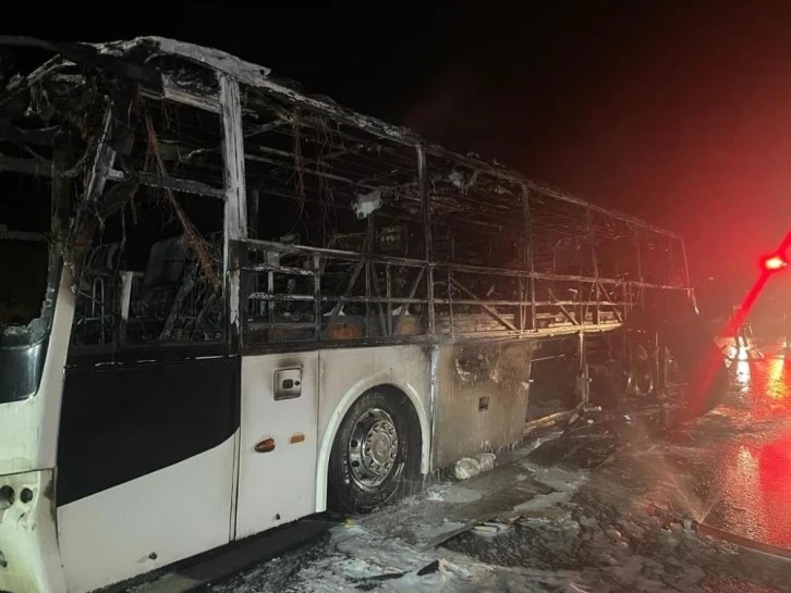 Osmaniye'de seyir halindeki yolcu otobüsü yandı