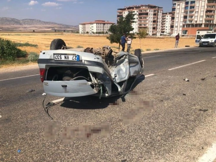 Araban ilçesinde  iki araç kafa kafaya çarpıştı: 4'ü ağır 7 yaralı