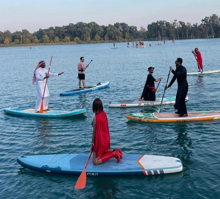 Seyhan Nehrinde Kostümlü kano festivali