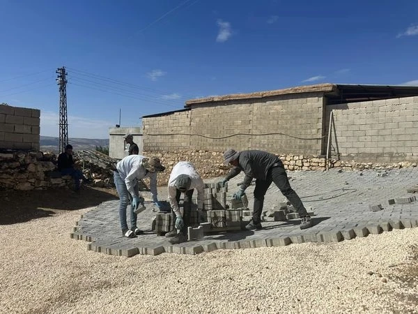 Araban Belediyesinin parke ve kilit taşı çalışmaları sürüyor