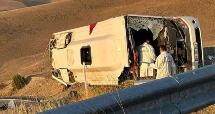 Gaziantep'e düzensiz göçmen getiren minibüs takla attı: 5 ölü, 21 yaralı