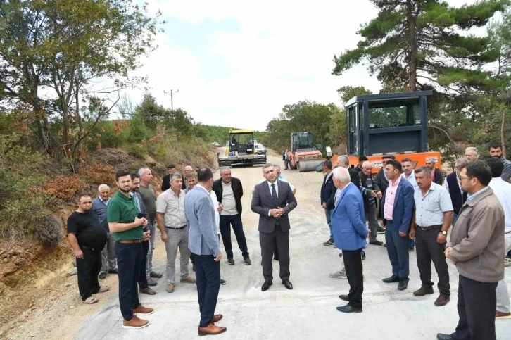 Çanakkale Lapseki’de beton yol yapımı çalışmaları devam ediyor