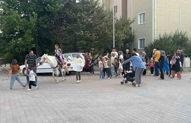 Kütahya'da çocukların at sevgisi