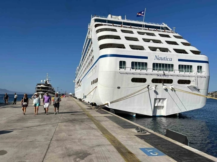 Muğla ya turist getiren gemi içerisinde bin kişi var