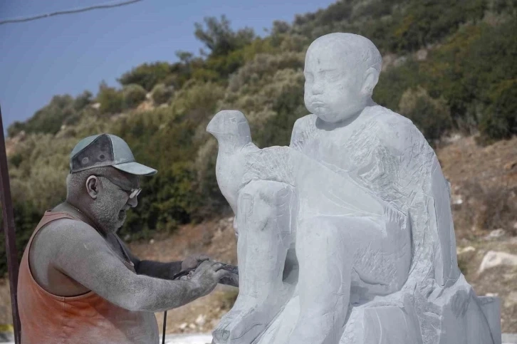 Kuşadası'nda Neopolis’te mermer bloklar şekillenmeye başladı