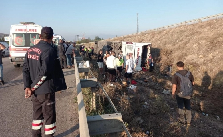  Yolcu otobüsü şarampole devrildi: 30 yaralı