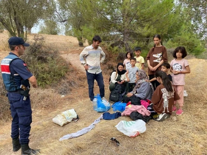 Jandarma Ayvacık’ta 22 kaçak göçmen ile 5 organizatörü yakaladı