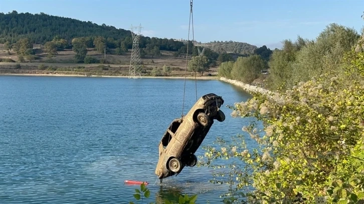 Çalıntı otomobil gölette bulundu