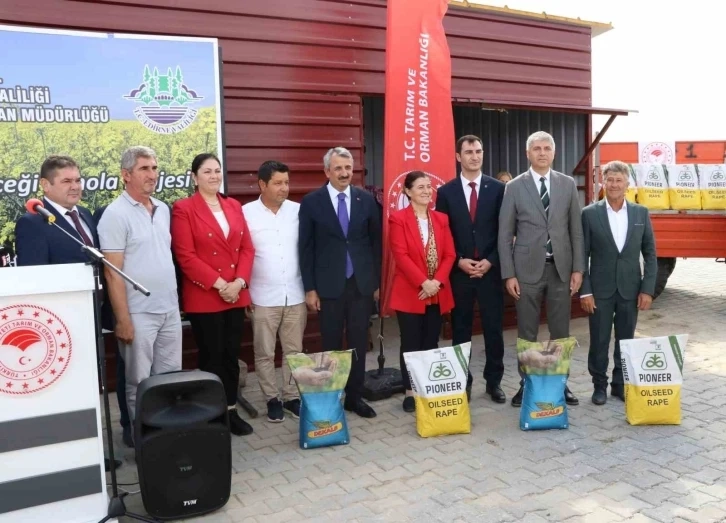 Çiftçilere, hibeli kanola tohumu dağıtım yapıldı