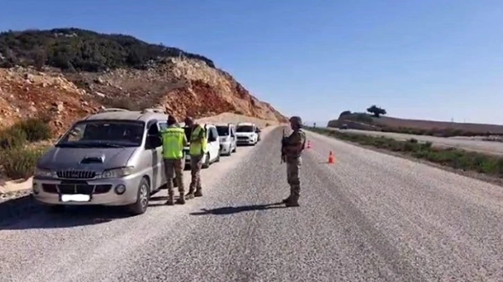 Hatay’da 75 düzensiz göçmen, 110 aranan şahıs yakalandı