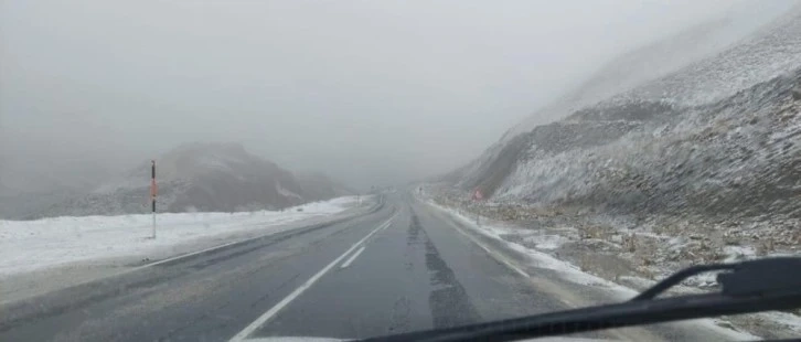 Artos Dağı ile Karabet Geçidi’nde mevsimin ilk karı yağdı