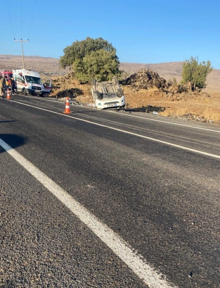 Diyarbakır’da hafif ticari araç takla attı: 3 ölü, 2 yaralı