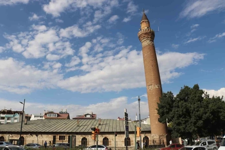 Sivastaki tarihi minare için Türk ve İtalyan bilim adamları devrede