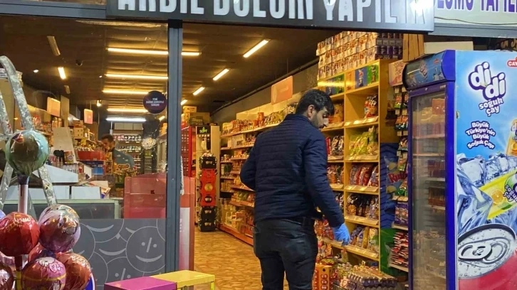 Markete silahlı saldırı: Camlar kırıldı, içerideki malzemeler zarar gördü