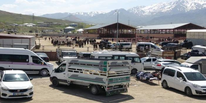 Hayvan pazarında silahlı kavga: ölü ve çok sayıda yaralı var