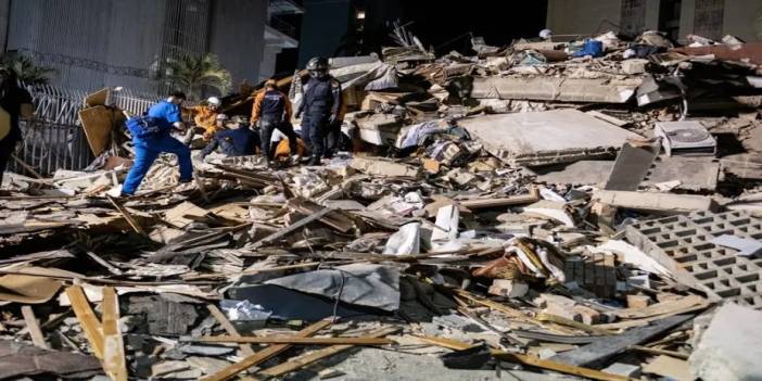 Venezuela iki büyük depremle yıkıldı çok sayıda ölü ve yaralı var