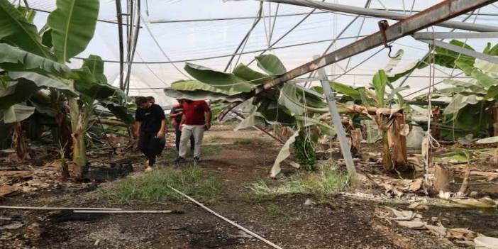 Adana’da fırtınada çatılar uçtu, güneş enerjisi sistemi koptu