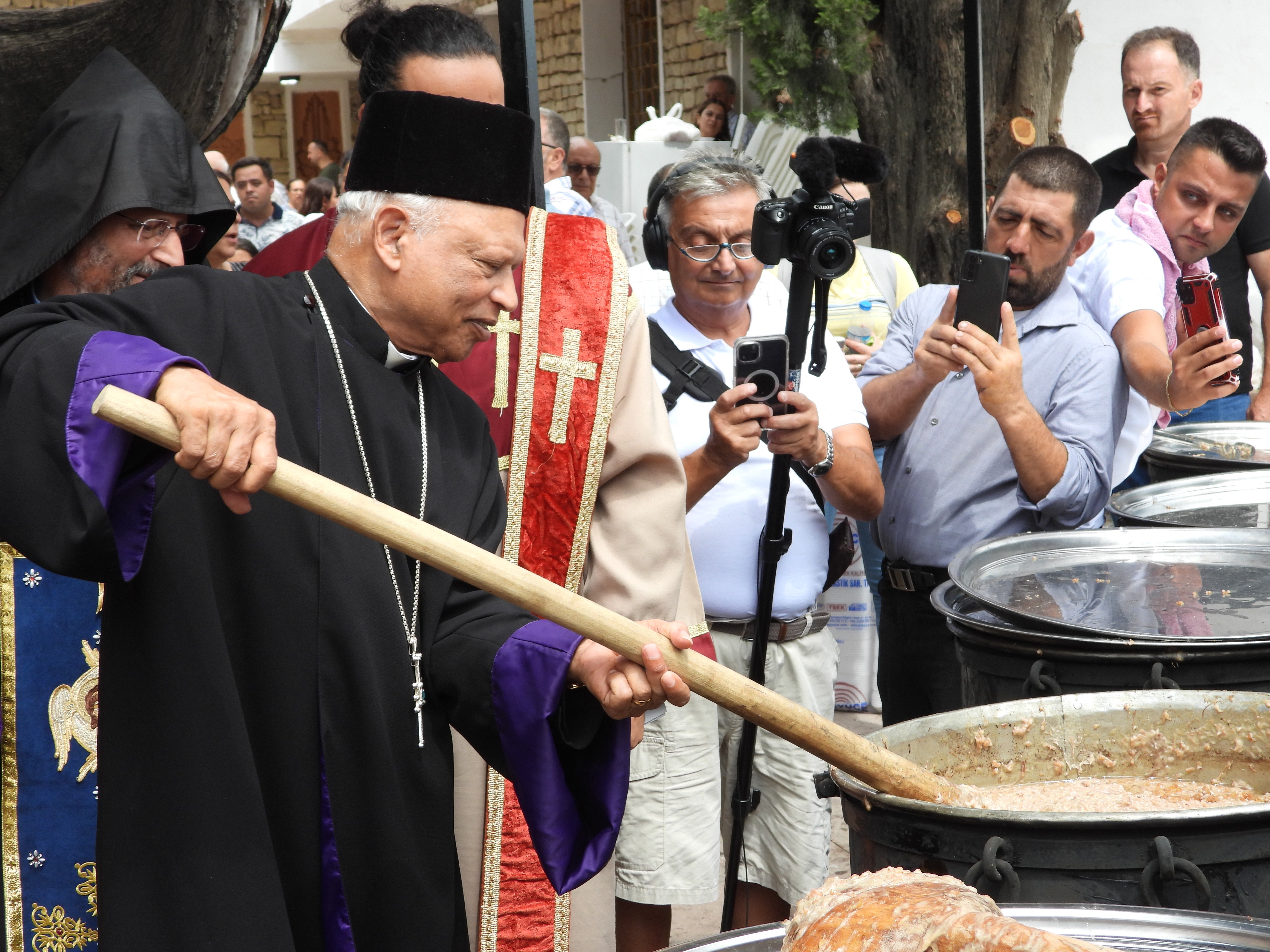 ermeni-koyunde-meryem-ana-ayini-2.jpg