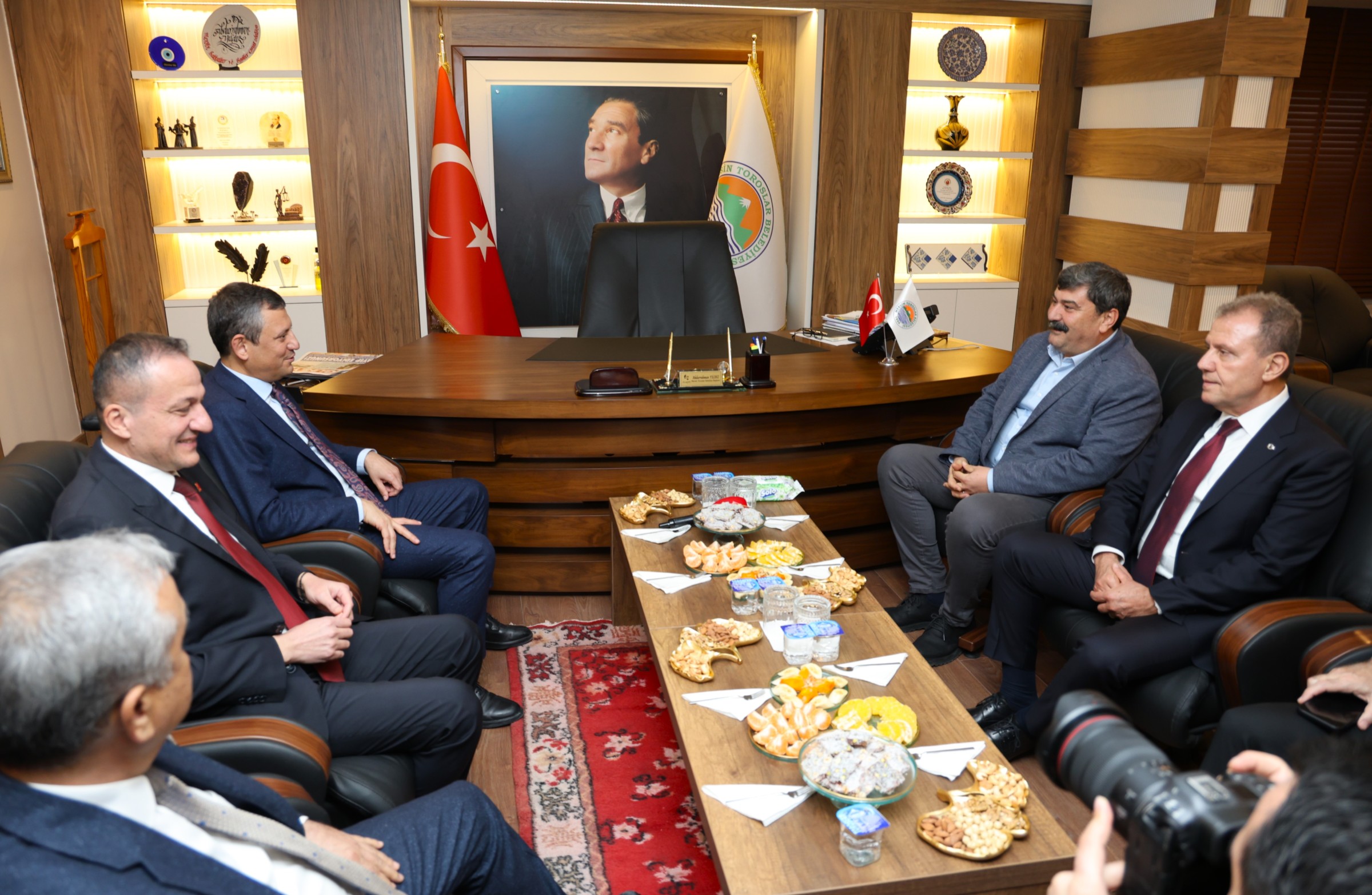 chp-genel-baskani-ozgur-ozel-baskan-yildizi-ziyaret-etti-2.jpg