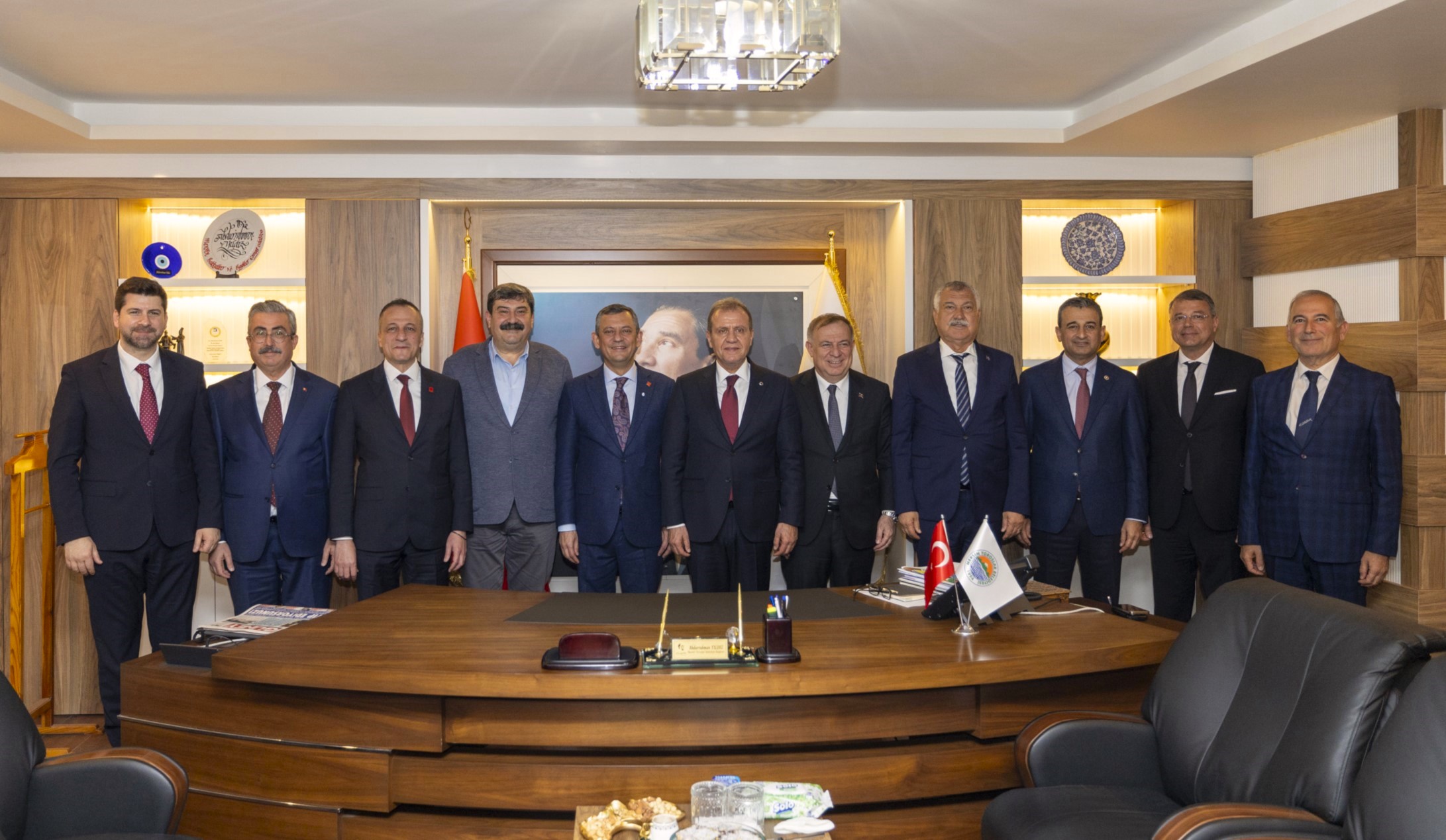 chp-genel-baskani-ozgur-ozel-baskan-yildizi-ziyaret-etti-8.jpg