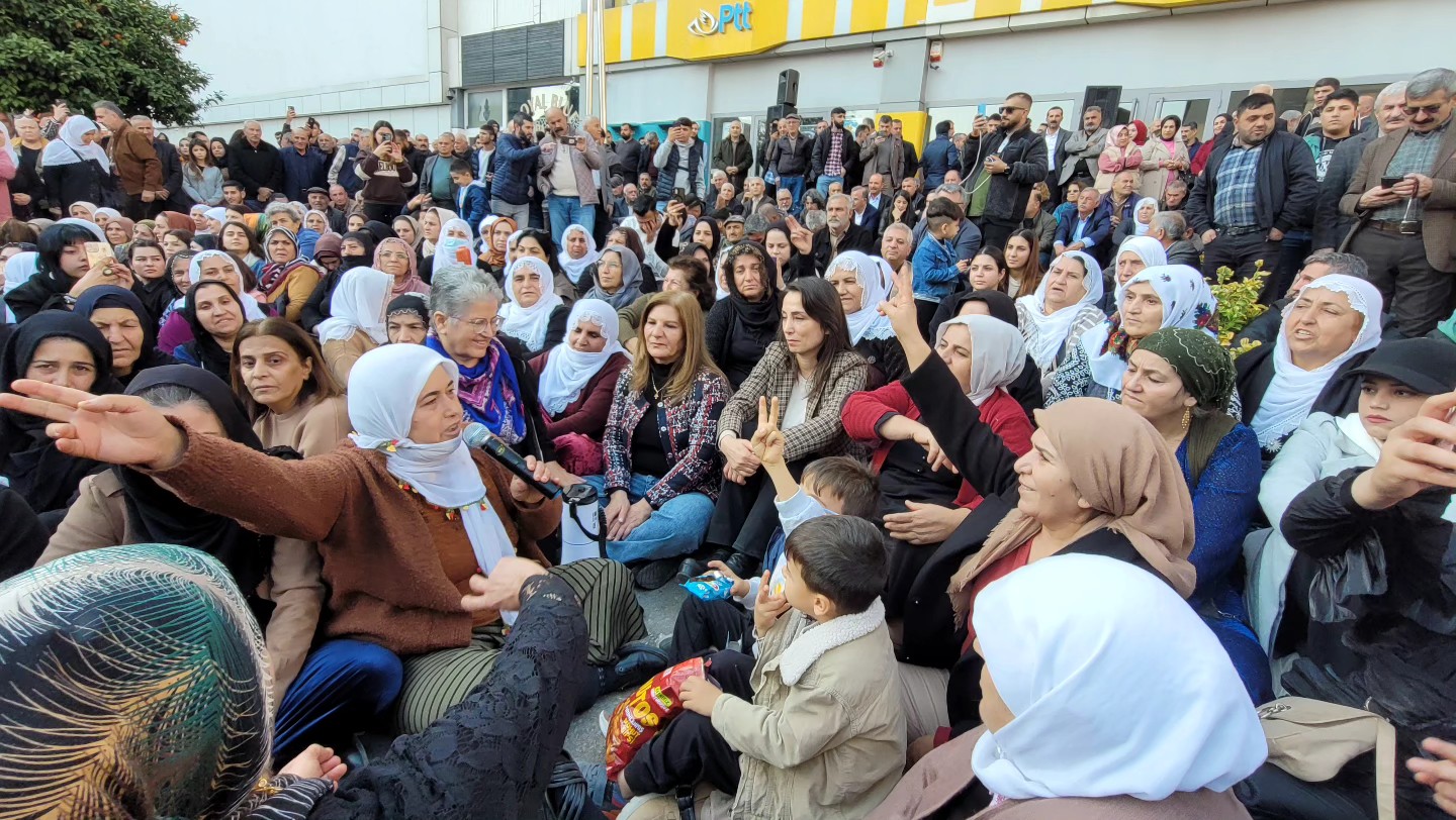 mersin-dem-parti-akdeniz-belediyesi-onu-tulay-hatimogullari-2.jpg