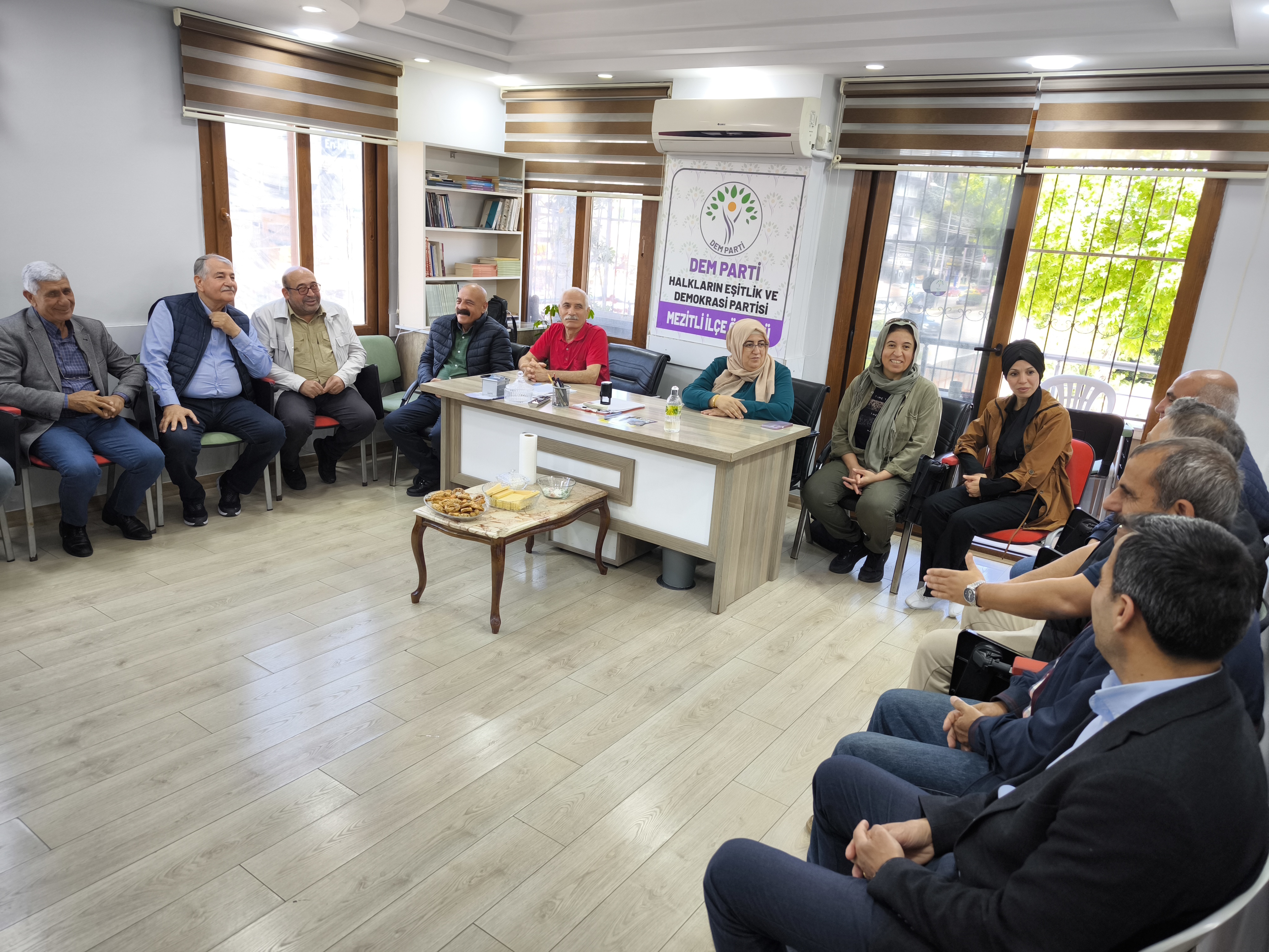 siteler-arasi-dayanisma-derneginden-dem-parti-mezitliye-ziyaret-4.jpg