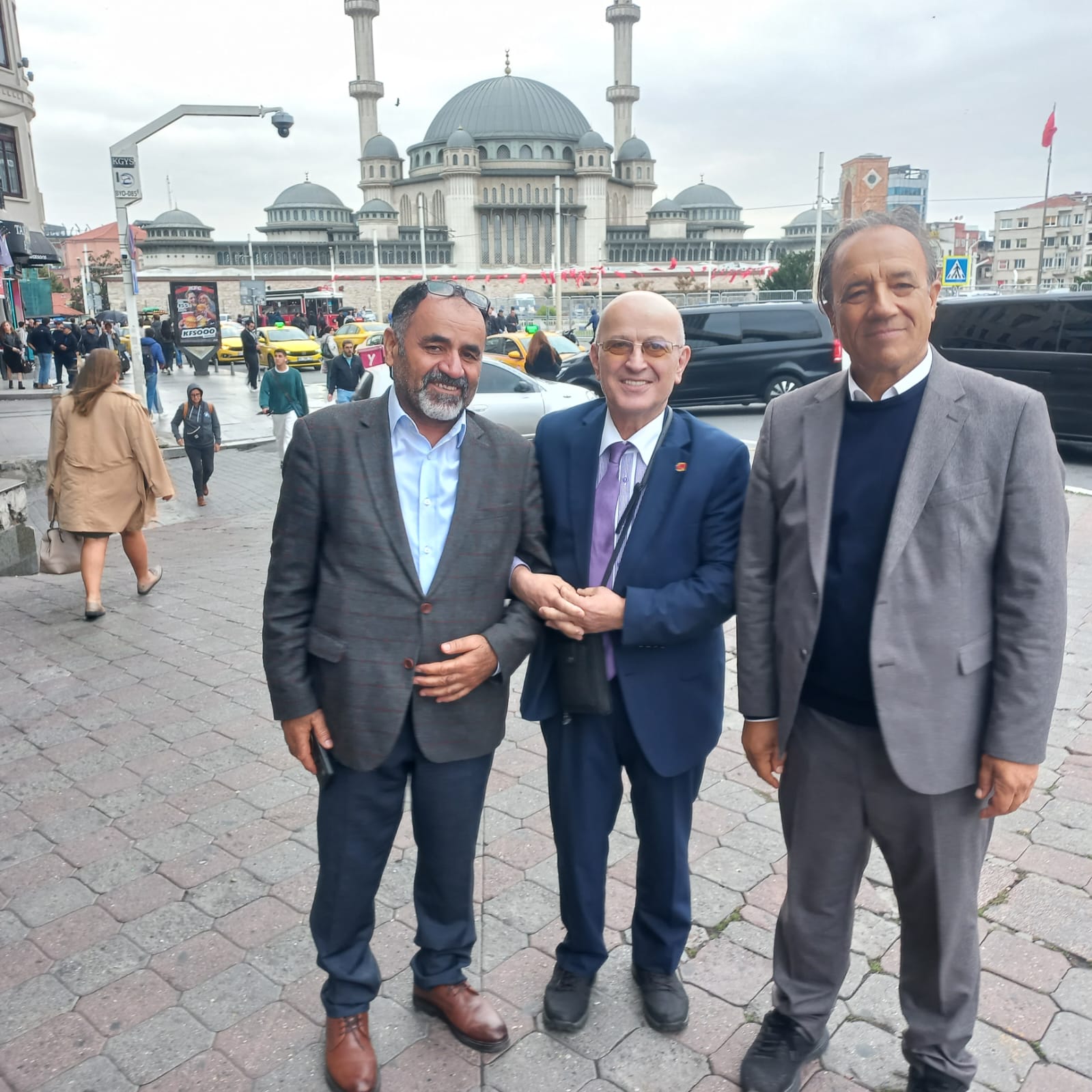 tgc-temsilcileri-galatasaray-lisesini-ziyaret-ettiler-5.jpeg